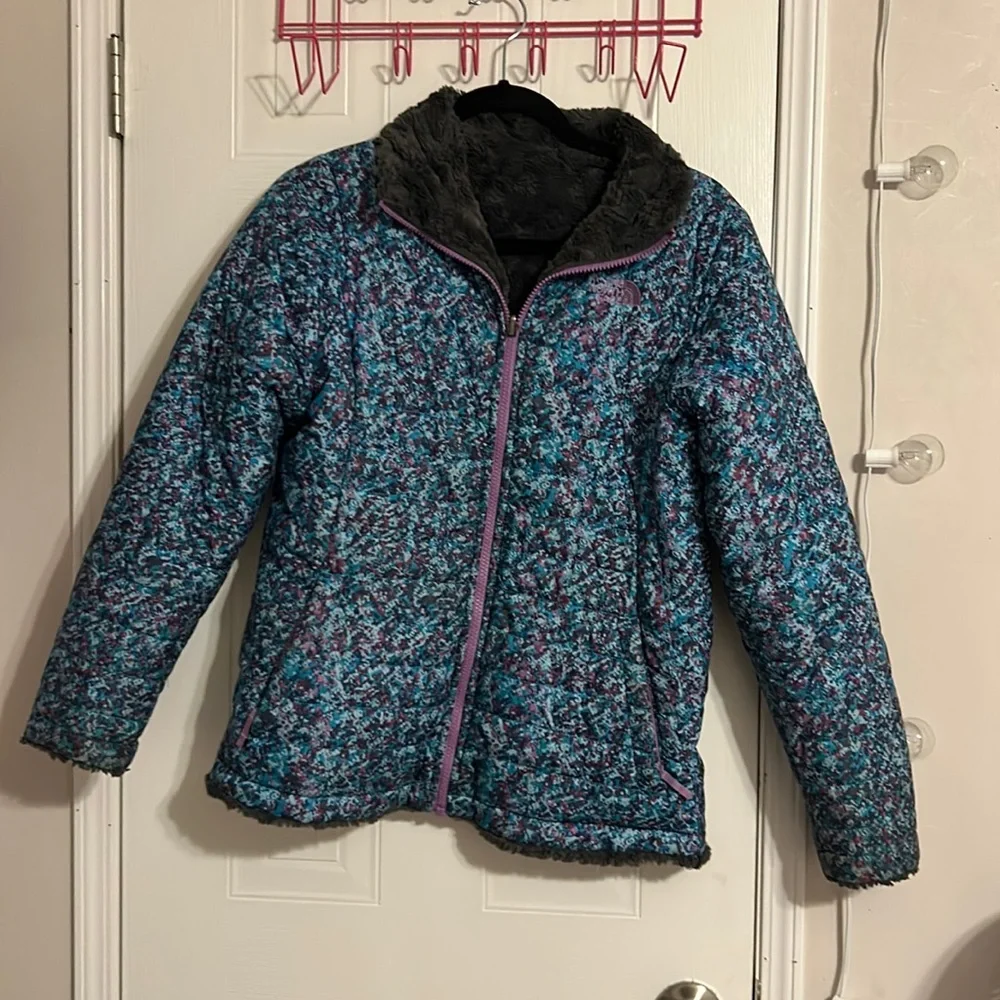 The North Face girl’s Mossbud Swirl Blue Gray Reversible Coat
